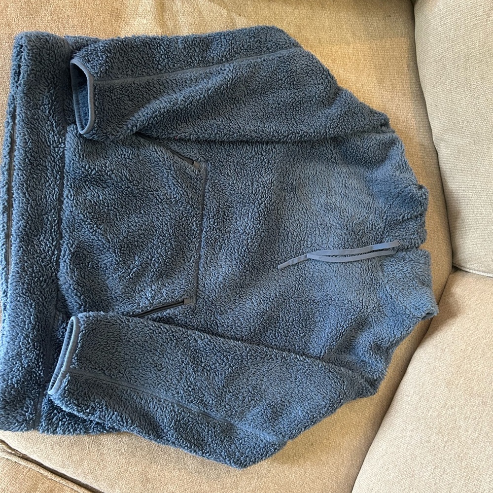 Vineyard Vines plush hoodie